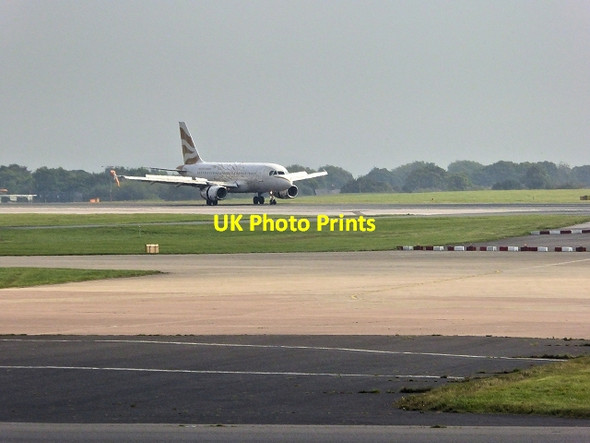 Photo 6"x4" Airbus A319 Landing at Manchester Airport Thorns Green c2014