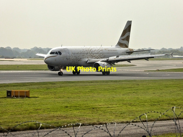 Photo 6"x4" British Airways Golden Dove at Manchester Airport Thorns Green c2014