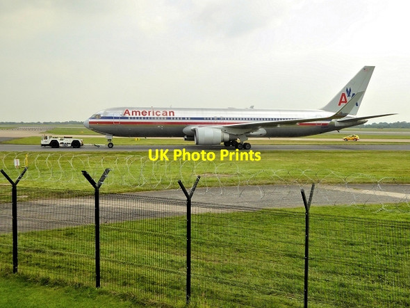 Photo 6"x4" American Airlines Boeing 767 at Manchester Airport Thorns Green c2014