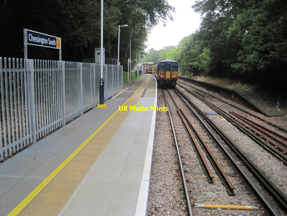 Photo 6"x4" Chessington South railway station, Greater London Barwell\/TQ1763 c2014