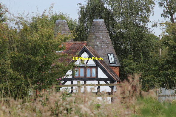 Photo 6"x4" Oast House at The Grit Farm House, Grit Lane, Malvern Interfield c2014