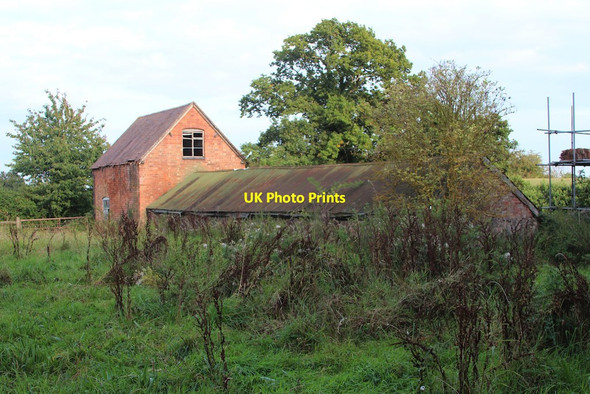 Photo 6"x4" Barns at Moat Court Great Malvern c2014