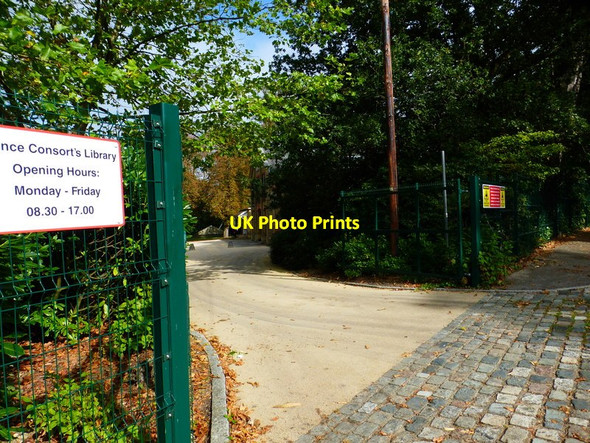 Photo 6"x4" The gateway to the Prince Consort's Library Aldershot c2014