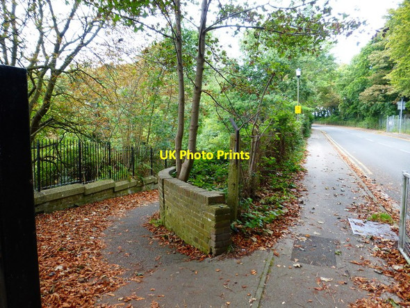 Photo 6"x4" Footpath leads off Gun Hill Aldershot c2014
