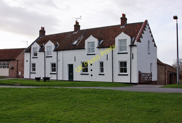 Photo 6"x4" A white house Hutton\/TA0253 c2008