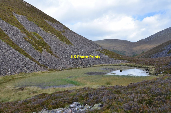 Photo 6"x4" Loch Ghiuthsachan Tolvah c2014