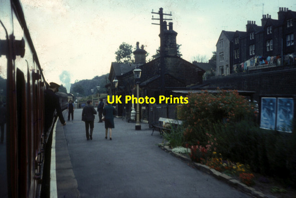 Photo 6"x4" Oakworth station, KWVR Dockroyd c1972