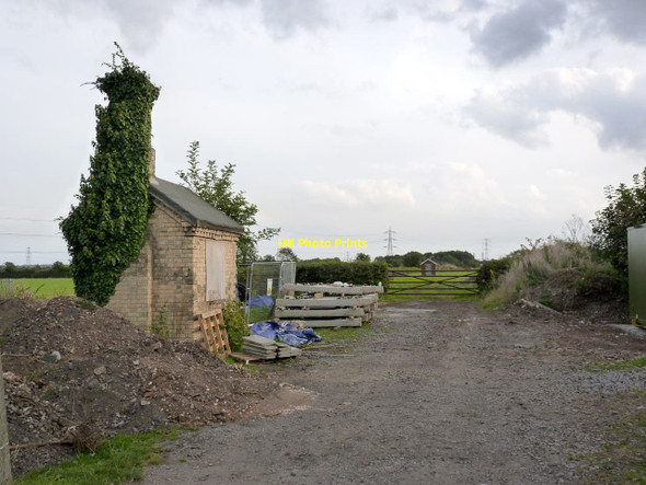 Photo 6"x4" Weighbridge cabin at Beckingham Station Saundby c2014