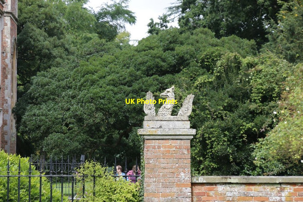 Photo 6"x4" Griffin on a Pillar Cufaude c2014