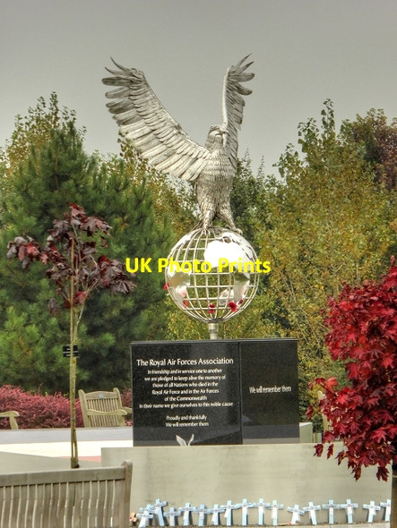 Photo 6"x4" Royal Air Forces Remembrance Garden, Winston the Eagle Croxall c2014