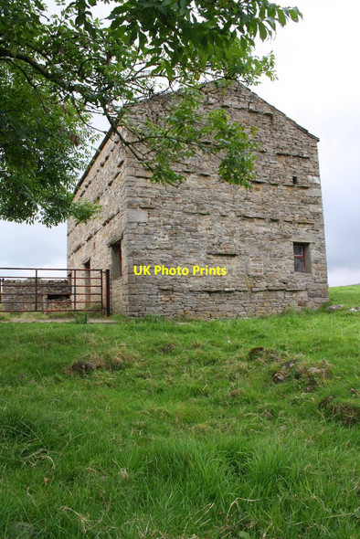 Photo 6"x4" Barn in field east of Worton Cubeck c2014