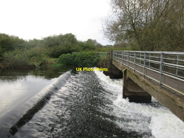 Photo 6"x4" Weir and footbridge over the River Avon Great Comberton c2014