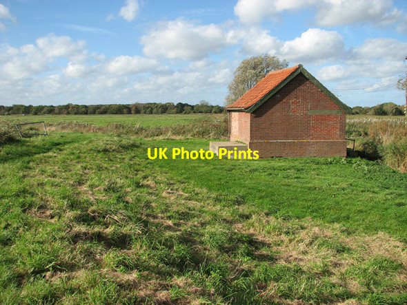Photo 6"x4" Pump house in Horse Fen Fritton\/TG4018 c2014