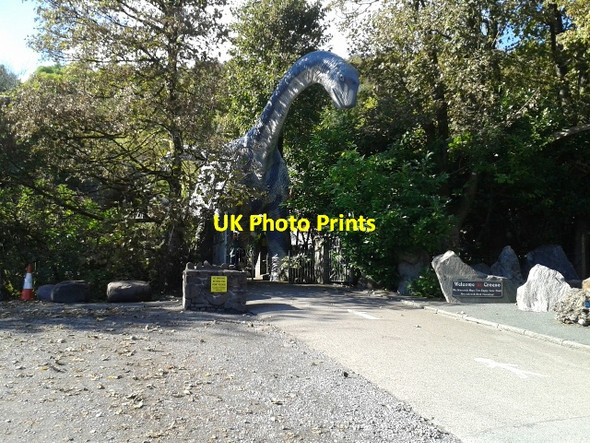 Photo 6"x4" Dinosaur guarding the entrance to Dan-yr-Ogof caves Glyntawe c2014
