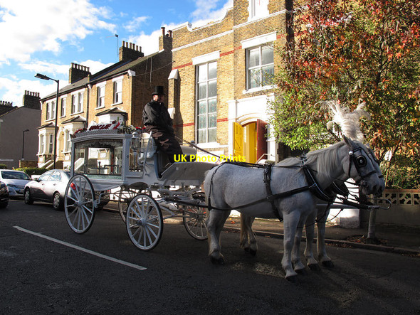 Photo 6"x4" White horse-drawn funeral carriage Brixton\/TQ3175 c2014