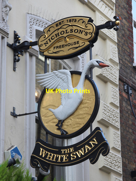 Photo 6"x4" The White Swan sign London c2014