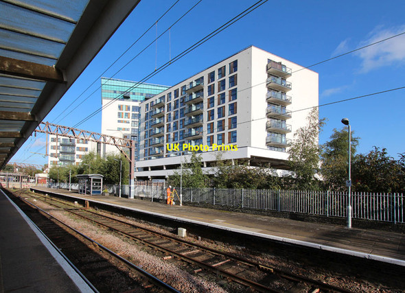 Photo 6"x4" Enfield Town Station & Flats Enfield\/TQ3396 c2014