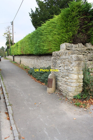 Photo 6"x4" Milestone on pavement of Grove Road Woodstock\/SP4416 c2014