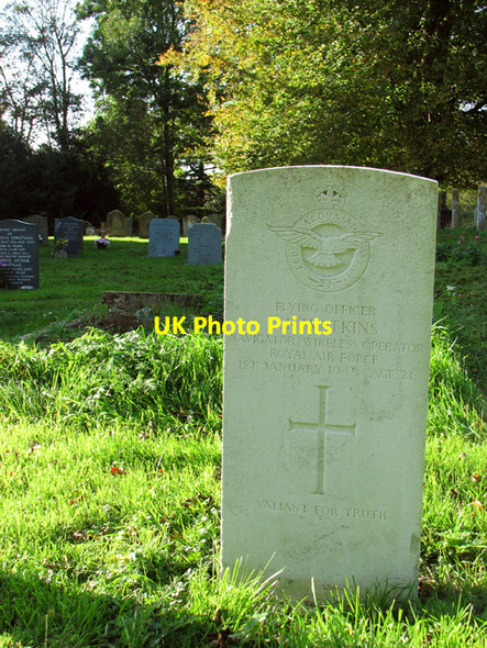 Photo 6"x4" WW2 grave in St Andrew's churchyard Little Massingham c2014 P2