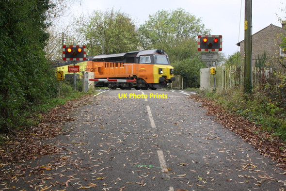 Photo 6"x4" Engineers train at Yarnton Lane level crossing Kidlington c2014