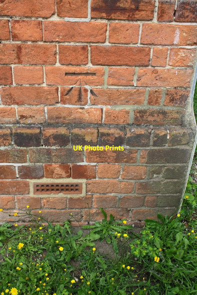 Photo 6"x4" Benchmark on #3 Sloane Close Cleeve\/SU6081 c2014