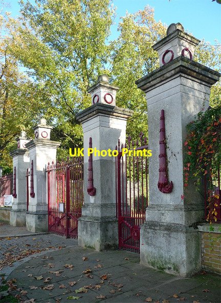 Photo 6"x4" Gates, Nunhead Cemetery, Linden Grove Deptford\/TQ3677 c2014