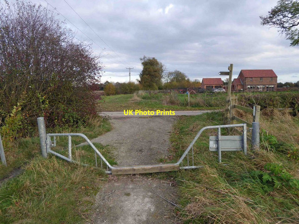 Photo 6"x4" TPT barrier near Balne Lodge Topham c2014
