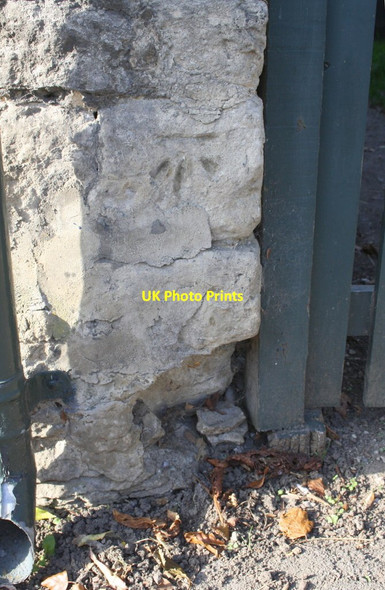 Photo 6"x4" Benchmark on #33 Grove Road Woodstock\/SP4416 c2014