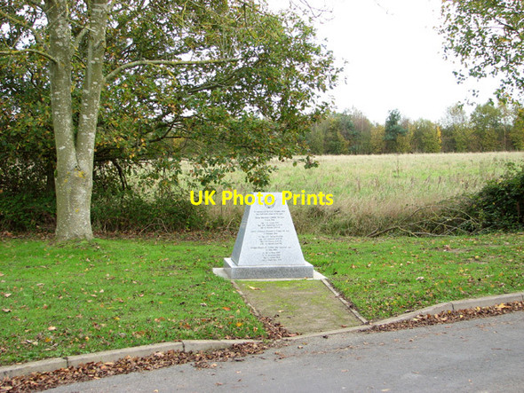 Photo 6"x4" RAF memorial Weasenham St Peter c2014