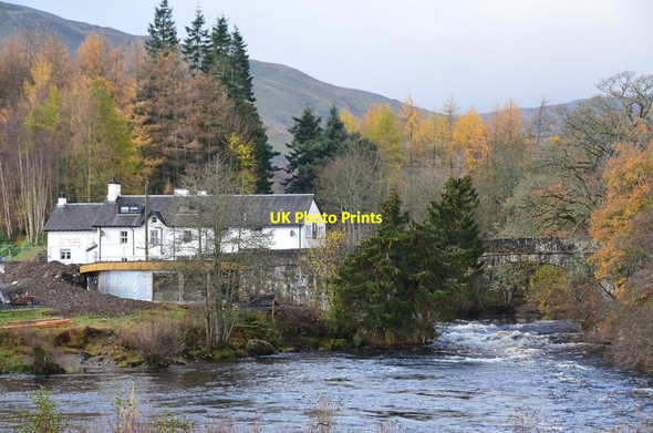 Photo 6"x4" Bridge of Lochay and hotel Monemore c2014