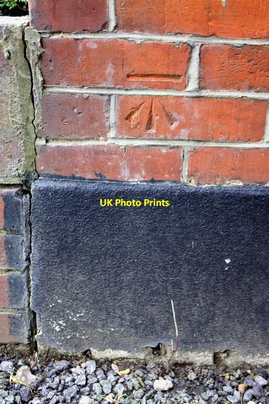 Photo 6"x4" Benchmark on #675 Oxford Road New Town\/SU7373 c2014