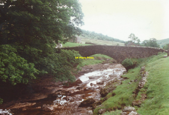 Photo 6"x4" Yockenthwaite Bridge crosses the River Wharfe Yockenthwaite c1996