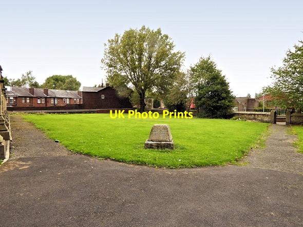 Photo 6"x4" St Thomas' Churchyard (East) Radcliffe\/SD7807 c2014