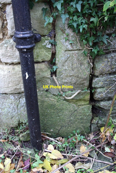 Photo 6"x4" Benchmark on 'Melody House' Charlbury c2014