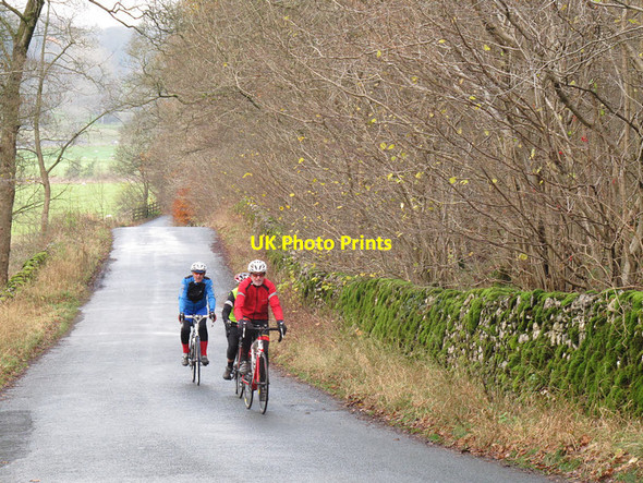 Photo 6"x4" Wharfedale cyclists Skirethorns c2014