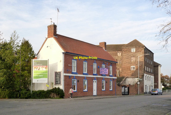 Photo 6"x4" The former Ship Inn and Siltside Warehouse, London Road Boston c2014