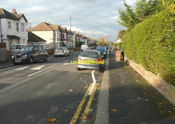 Photo 6"x4" Looking north along Onslow Gardens Wallington\/TQ2964 c2014