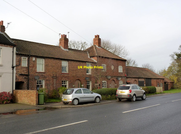Photo 6"x4" Scrooby Top cottages Ranskill c2014