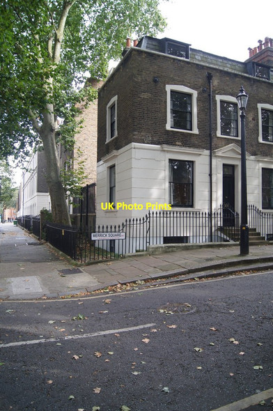 Photo 6"x4" Corner of Merrick Square London c2014