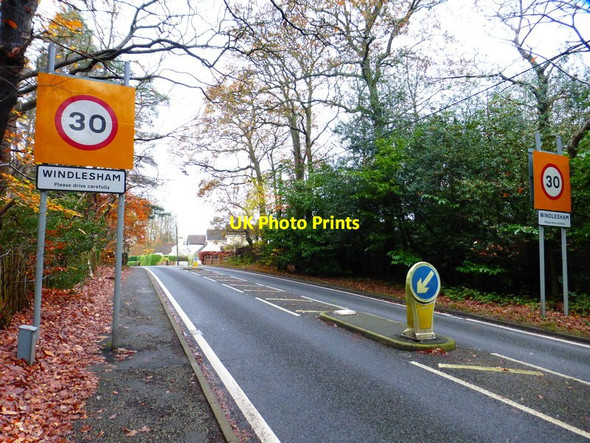 Photo 6"x4" Chertsey Road enters Windlesham Brick Hill\/SU9564 c2014