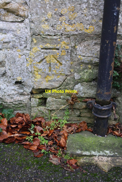 Photo 6"x4" Benchmark on #37 Main Street Chipping Norton c2014