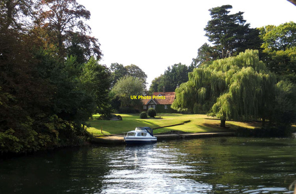 Photo 6"x4" The grounds of the Oakley Court Hotel by the River Thames Boveney c2014