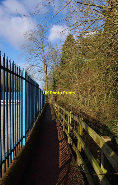 Photo 6"x4" Path adjacent to swimming pool, Droitwich Lido, Droitwich Spa, Worcs Droitwich c2013