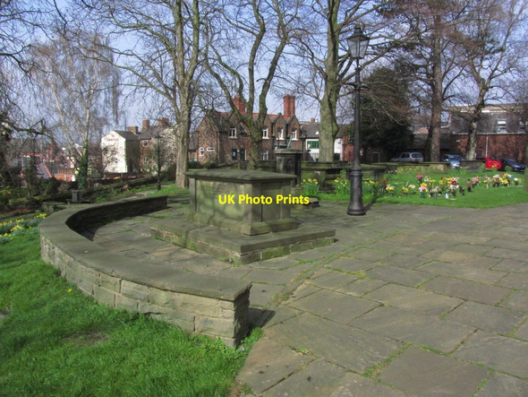 Photo 6"x4" Gravestone of Elihu Yale (founder of Yale University), St Giles Church, Wrexham Wrexham\/Wrecsam c2014