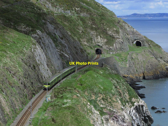Photo 6"x4" Train heading towards Bray as seen from coast path N of Greystones Bray\/O2618 c2014