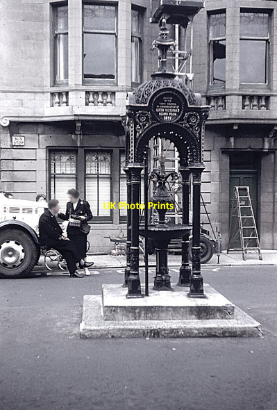 Photo 6"x4" Queen Victoria monument, George Street Stranraer c0