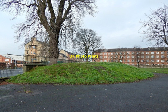 Photo 6"x4" Fountain Gardens: viewing mound Paisley c2014