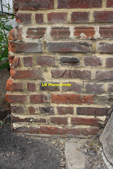 Photo 6"x4" Benchmark on 'Elm Lodge' Streatley\/SU5980 c2014