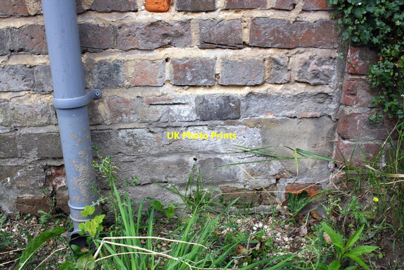 Photo 6"x4" Benchmark on 'The Old School' Streatley\/SU5980 c2014