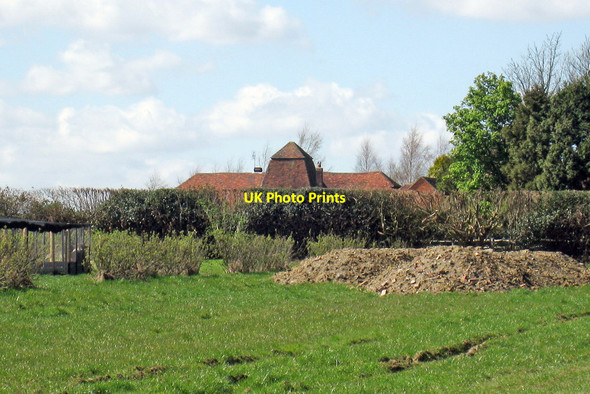 Photo 6"x4" Oast House at Paynetts House, Cranbrook Road, Goudhurst Goudhurst c2009